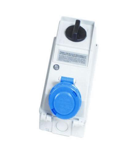 interlocked electrical outlet / wall-mounted / IP55 / CEE