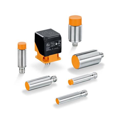 inductive proximity sensor / cylindrical / with IO-Link interface / digital