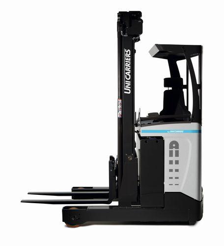 electric reach truck / ride-on / for heavy loads / transport
