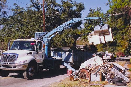 truck-mounted crane / telescopic / materials handling / for auto wrecking yards