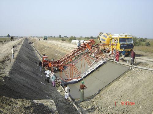 concrete paver / rubber-tired / channel / for concrete slabs