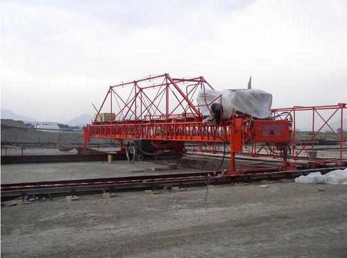 concrete paver / crawler / for concrete slabs