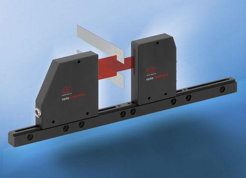 laser micrometer / optical / thickness / digital