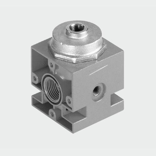 compressed air pressure regulator / piston / single-stage / piloted