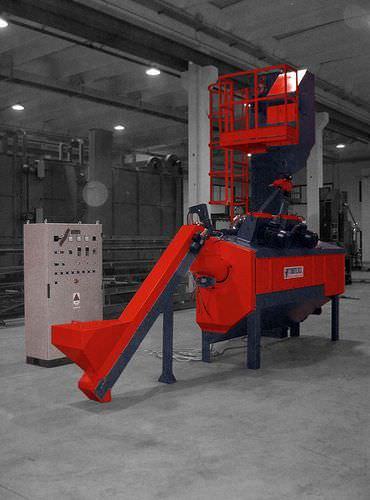 belt shot blasting machine / for metal / continuous