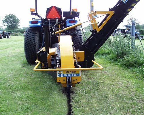 wheel trencher / rubber-tired / tractor