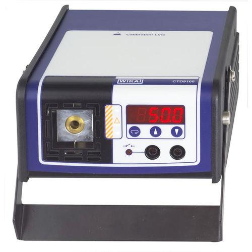 temperature calibrator / compact / portable / high-precision