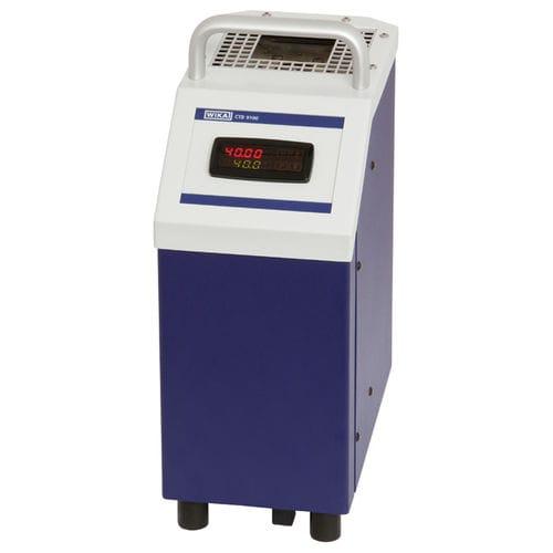 temperature calibrator / portable / compact / dry-block