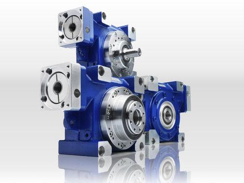 worm servo-gearbox / orthogonal / for shafts / precision