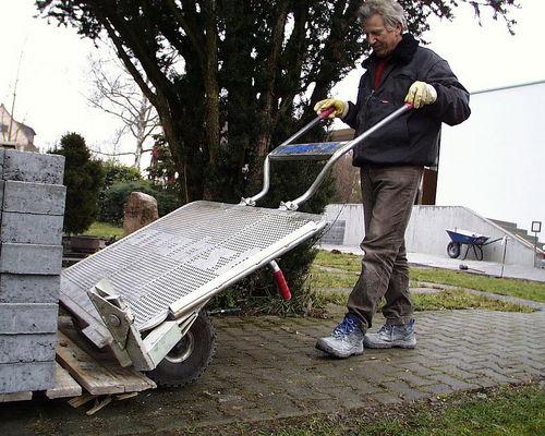 adjustable hand truck / for paving stones
