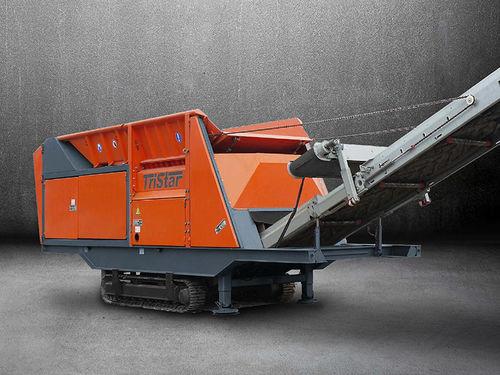 three-shaft shredder / plastics / for waste / rubber