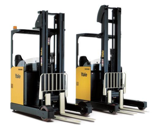 electric reach truck / side-facing seated position / narrow-aisle / for medium loads