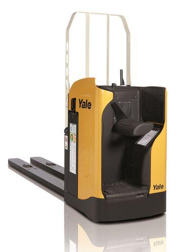 electric pallet truck / side-facing seated position / narrow / handling