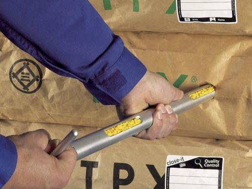 solids sampler / slot