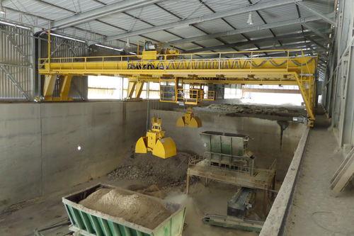 single-girder overhead crane / for bulk materials