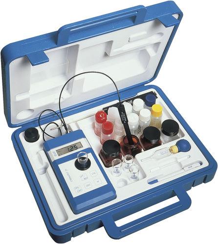 portable photometer / for water analysis