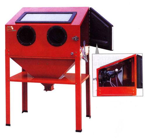 pressure blast cabinet / for heavy-duty applications