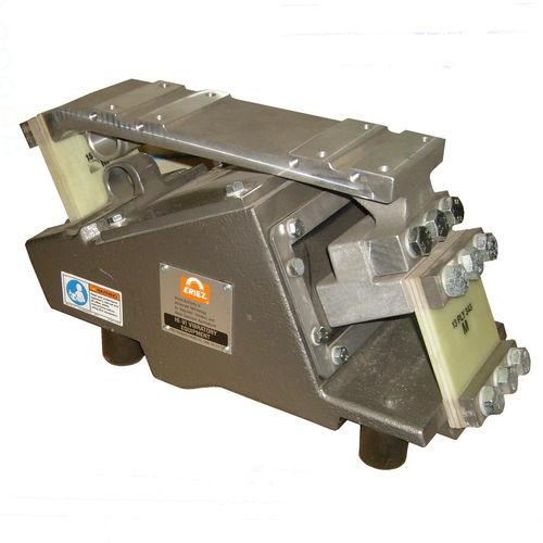 vibrating feeder / electromagnetic / continuous-motion / for solids