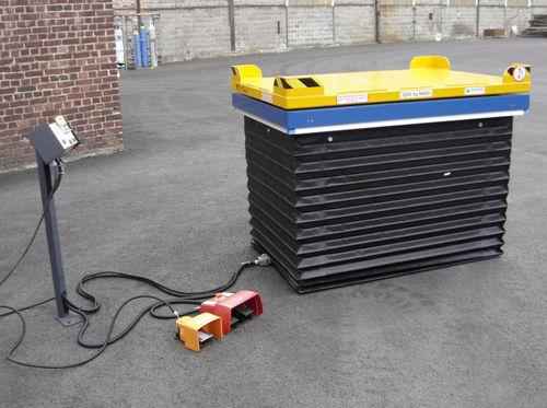 scissor lift table / hydraulic / with rotary plate / with protective bellows