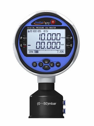 pressure calibrator / for pressure gauges / with integrated data logger / temperature compensated