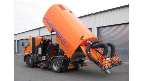 truck-mounted suction sweeper / diesel