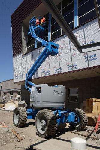 wheeled articulated boom lift / diesel